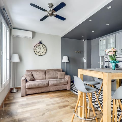 Living room, Seating area, Dining area