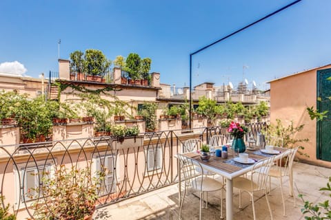 View (from property/room), Balcony/Terrace, Dining area