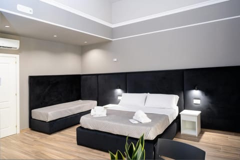 Bed, Living room, Photo of the whole room, Bedroom, towels