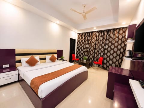 Bed, Summer, View (from property/room), Photo of the whole room, Bedroom, City view, Time of day
