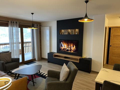 TV and multimedia, Living room, Family