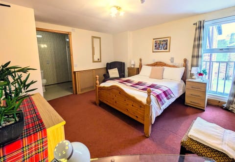 ensuite double rooms -self-catering in shared kitchen Bed and Breakfast in Dumfries