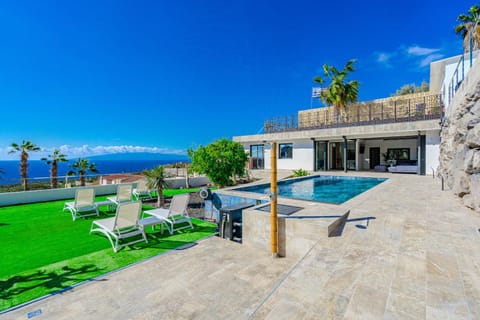 Patio, Natural landscape, View (from property/room), Balcony/Terrace, Pool view, Sea view, Swimming pool, sunbed