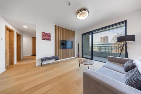 Communal lounge/ TV room, TV and multimedia, Living room, Seating area, Evening entertainment