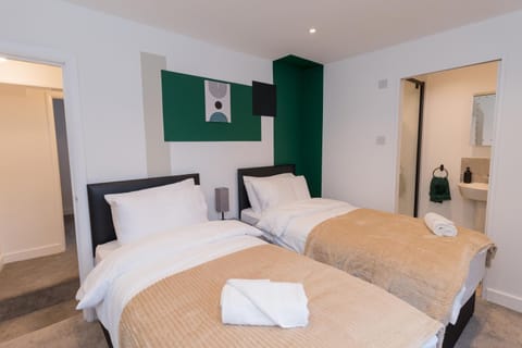 Perfect for Contractors & Families - Free Parking Apartment in Banbury