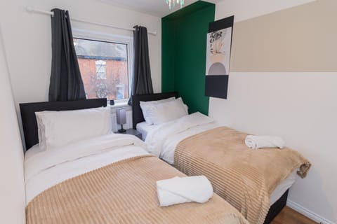 Perfect for Contractors & Families - Free Parking Apartment in Banbury