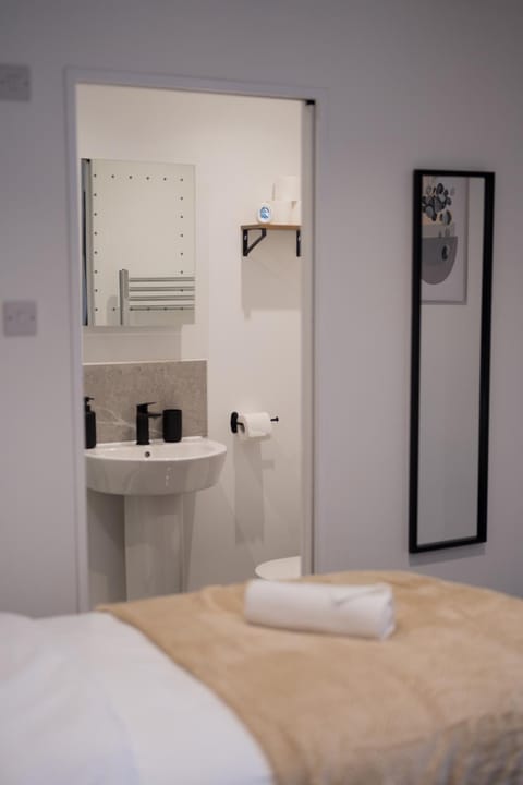 Perfect for Contractors & Families - Free Parking Apartment in Banbury