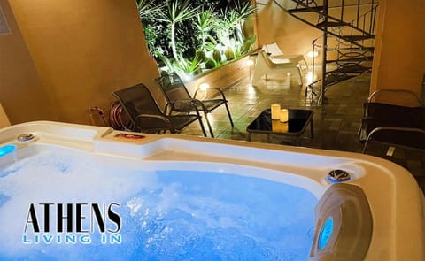 Hot Tub, Inner courtyard view