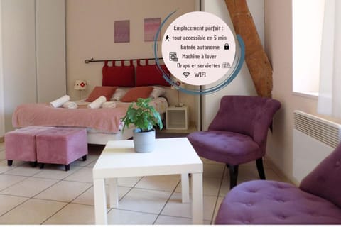 Patio, Bed, Bathroom, TV and multimedia, Coffee/tea facilities, Dining area, internet, microwave, oven, storage, stove, toaster, towels, washing machine, kitchen