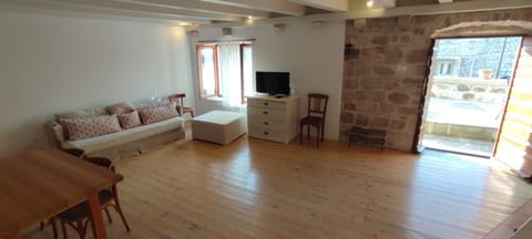 Authentic Stone House House in Vis