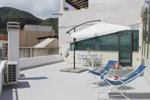 View (from property/room), Balcony/Terrace, Mountain view, sunbed