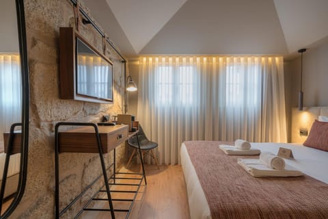 Communal lounge/ TV room, Bed, Bedroom