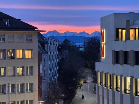 Best Value Central Location AC Free Parking Apartment in Zurich City