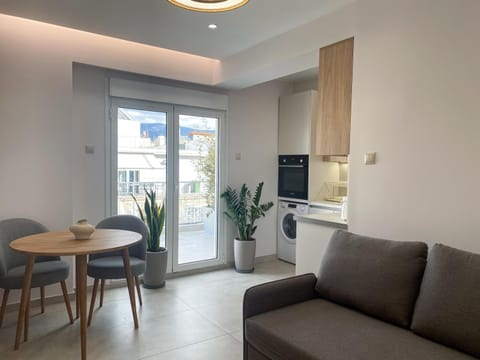 Kitchen or kitchenette, Living room, Seating area, Dining area, stove