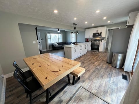 MidWay Mountain Views House in Asheville