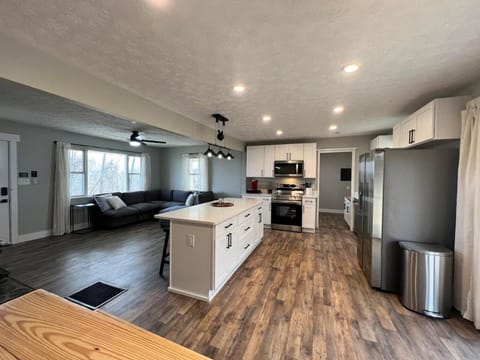 MidWay Mountain Views House in Asheville