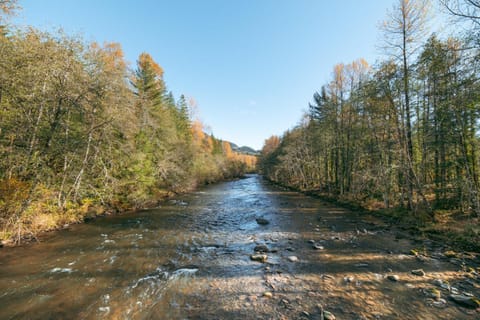 Stay Portland - Relaxing River Retreat House in Welches