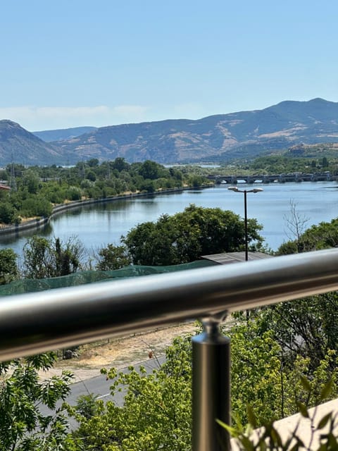 Day, Natural landscape, Lake view, Mountain view, River view