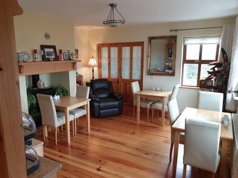 Restaurant/places to eat, Communal lounge/ TV room, Buffet breakfast