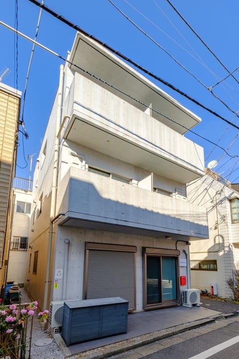 Property building, Neighbourhood
