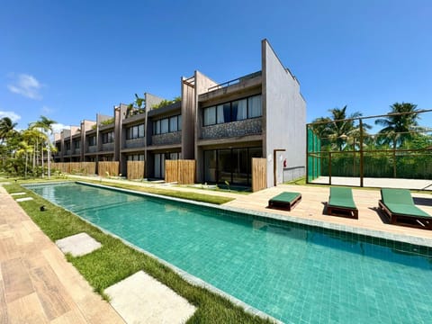 Property building, Swimming pool, sunbed