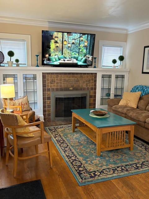 TV and multimedia, Living room, Seating area