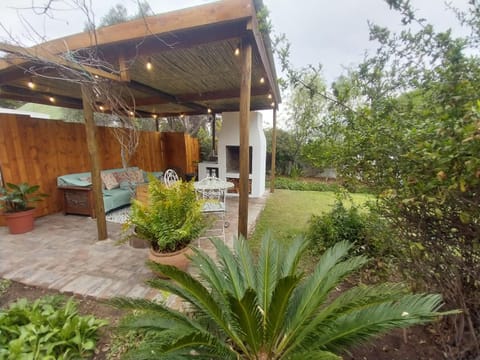 Thatch Cottage - The Little Gem Apartment in Western Cape