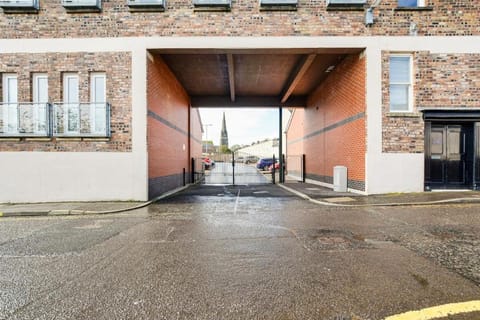 Luxury Seaview Gated Penthouse located near Edinburgh by Urban Haggis Stays Apartment in Kirkcaldy