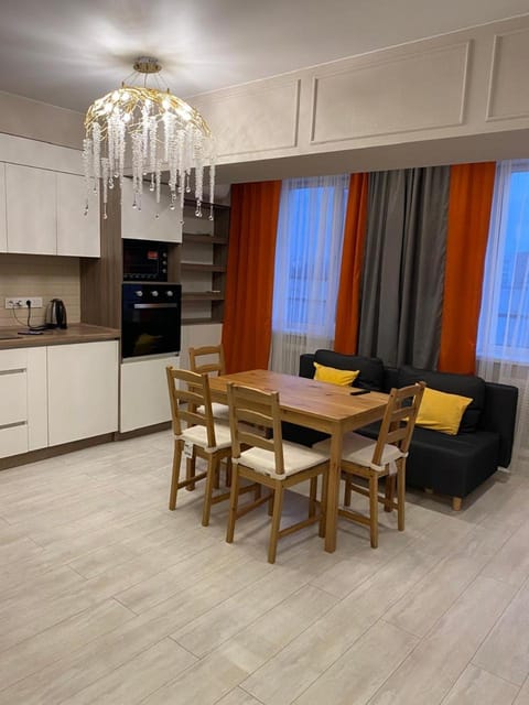 Kitchen or kitchenette, Seating area, Dining area