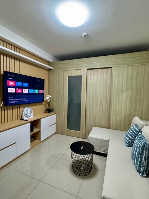 Karaoke, TV and multimedia, Living room, Seating area