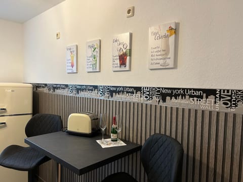 Kitchen or kitchenette, Seating area, Dining area