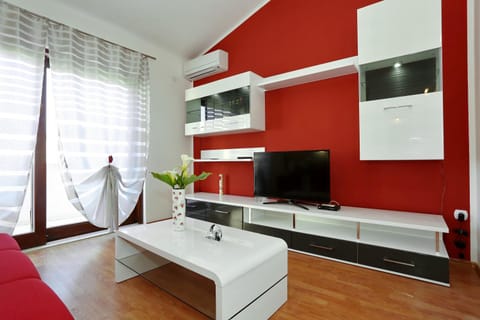 TV and multimedia, Living room, Dining area