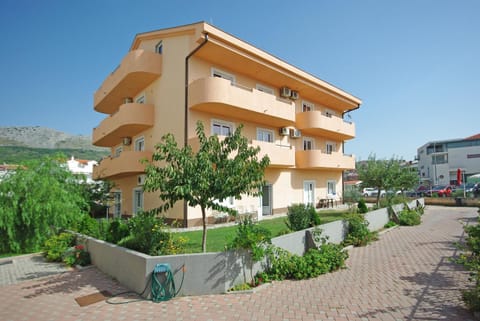 Orange House three bedroom apartment with sea view Apartment in Podstrana