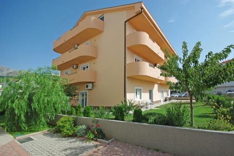 Orange House three bedroom apartment with sea view Apartment in Podstrana