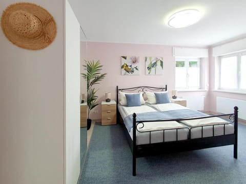 Bed, Bedroom, wardrobe
