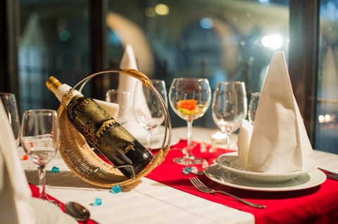 View (from property/room), Food and drinks, Food, City view, Garden view, Landmark view, Mountain view, River view, Street view, Alcoholic drinks