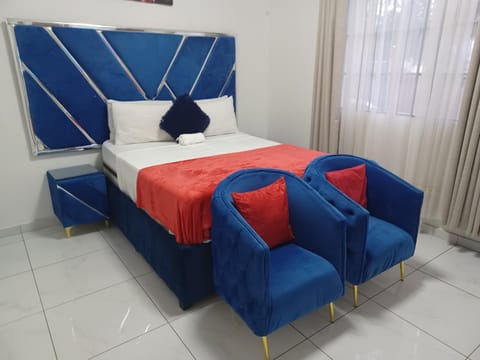 Seating area, Bedroom