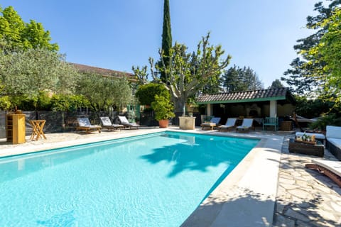 Day, Pool view