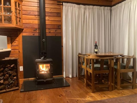 Dining area, fireplace
