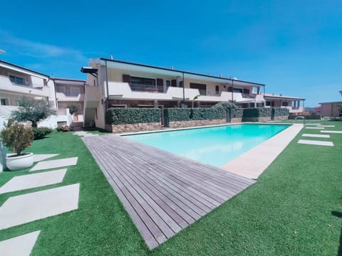 Property building, Swimming pool