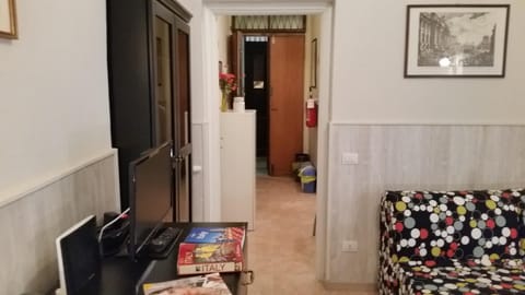 Library, TV and multimedia, Other, Decorative detail, Bedroom, Area and facilities