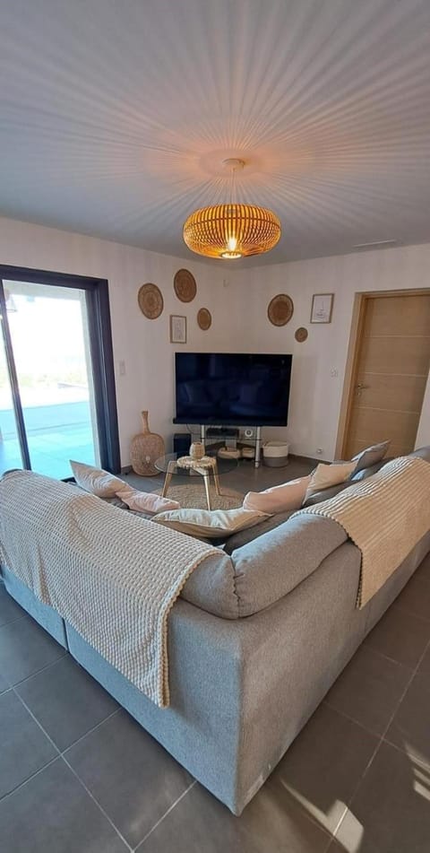 Villa de Luxe avec Piscine à débordement chauffée à Porticcio Villa in Ajaccio