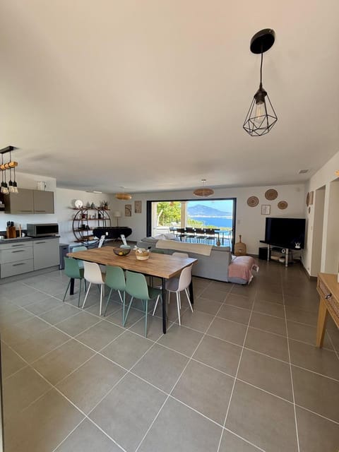 Villa de Luxe avec Piscine à débordement chauffée à Porticcio Villa in Ajaccio