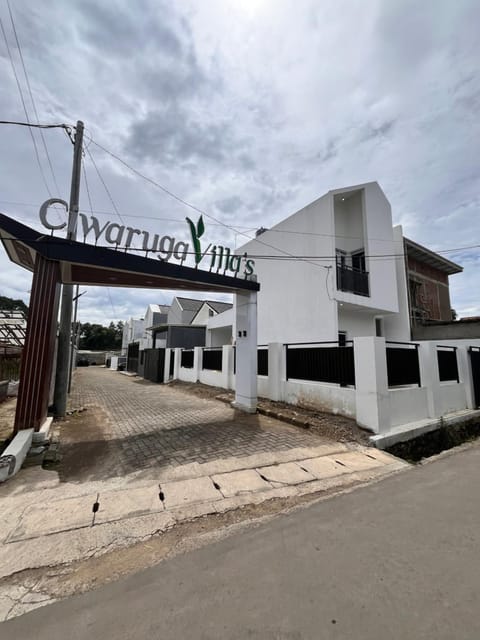 Property building, Neighbourhood