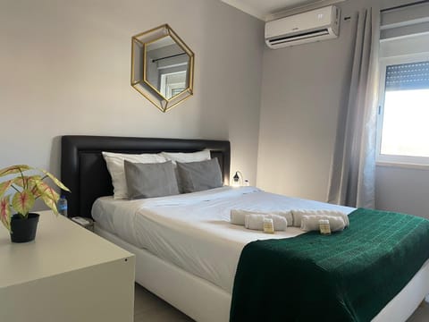Bed, Bedroom, towels, air conditioner