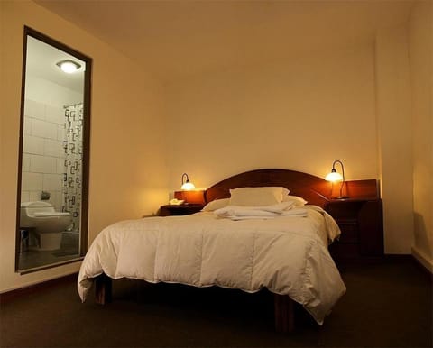Bed, Bathroom, Photo of the whole room, Bedroom, towels