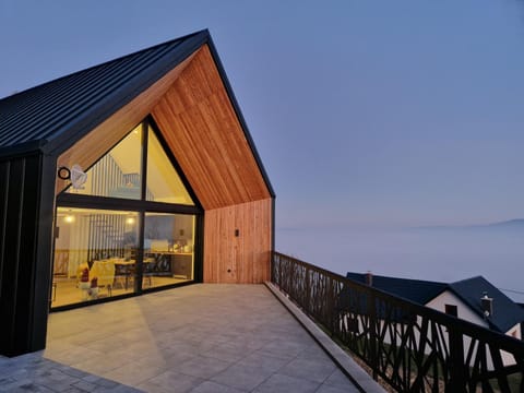 Property building, Natural landscape, Balcony/Terrace, Mountain view