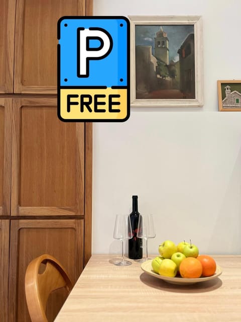 Text overlay, Parking