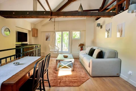 Versailles One Sauna & Jacuzzi Apartment in Versailles