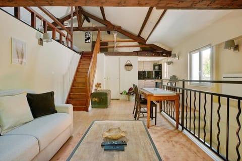 Versailles One Sauna & Jacuzzi Apartment in Versailles